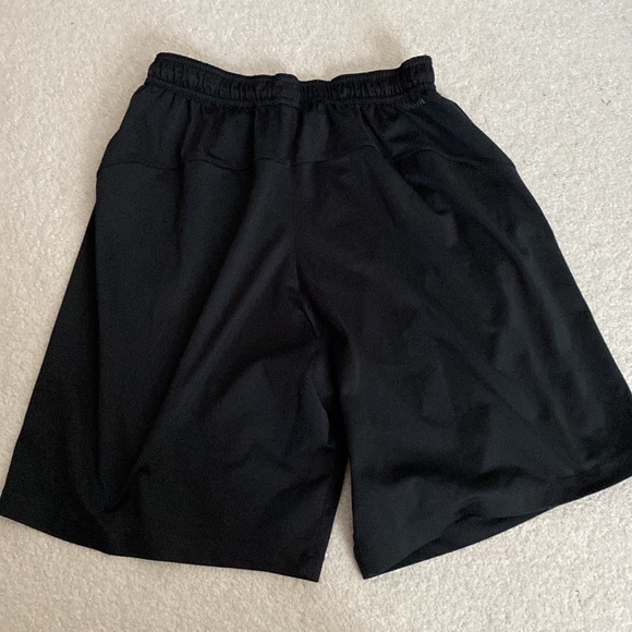 Adidas XXL Workout Shorts USED - Picture 6 of 6